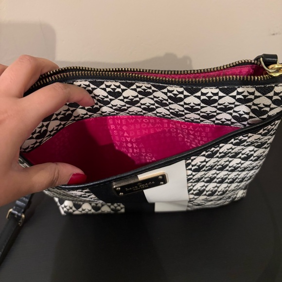 Medium Sized Black and White Kate Spade Purse - Picture 4 of 4